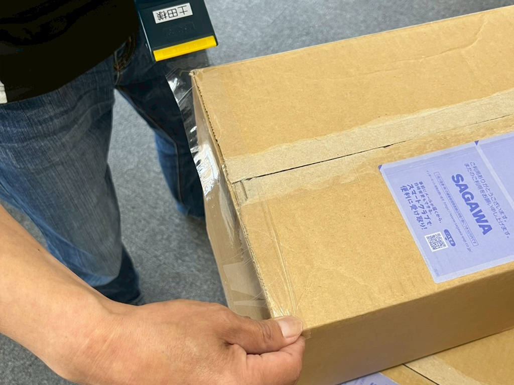 ラベル貼り作業梱包の様子